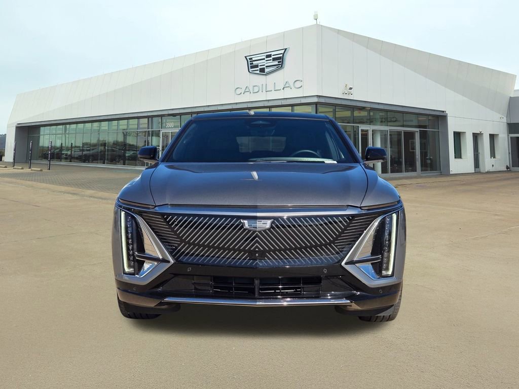2024 Cadillac Lyriq Luxury photo 2