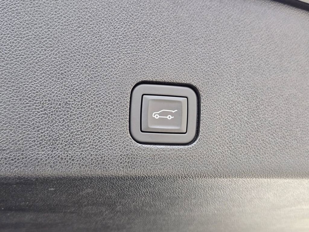 2025 Cadillac XT6 Premium Luxury - Photo 32