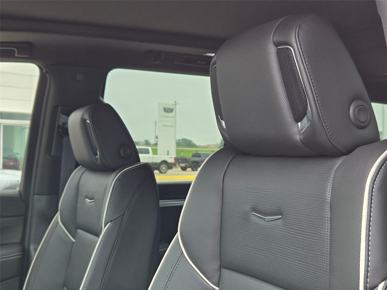2026 Cadillac Escalade Luxury - Photo 12