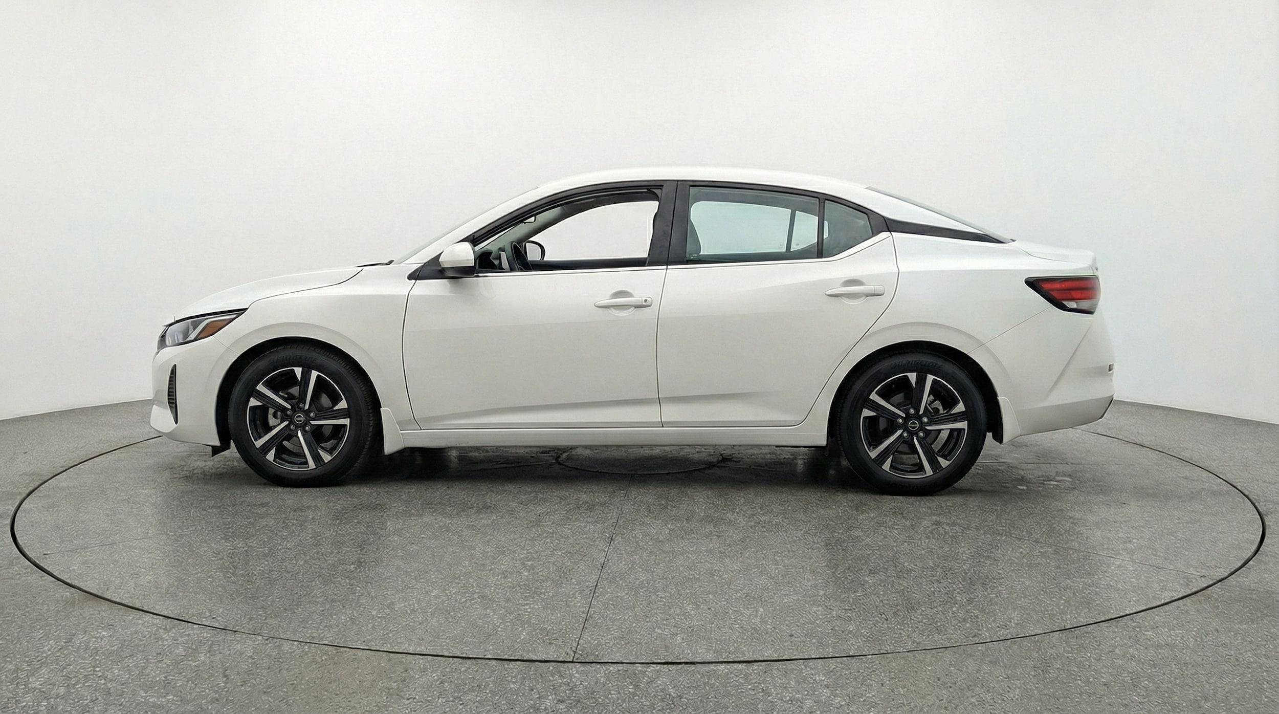 Thumbnail: 2025 Nissan Sentra - 4