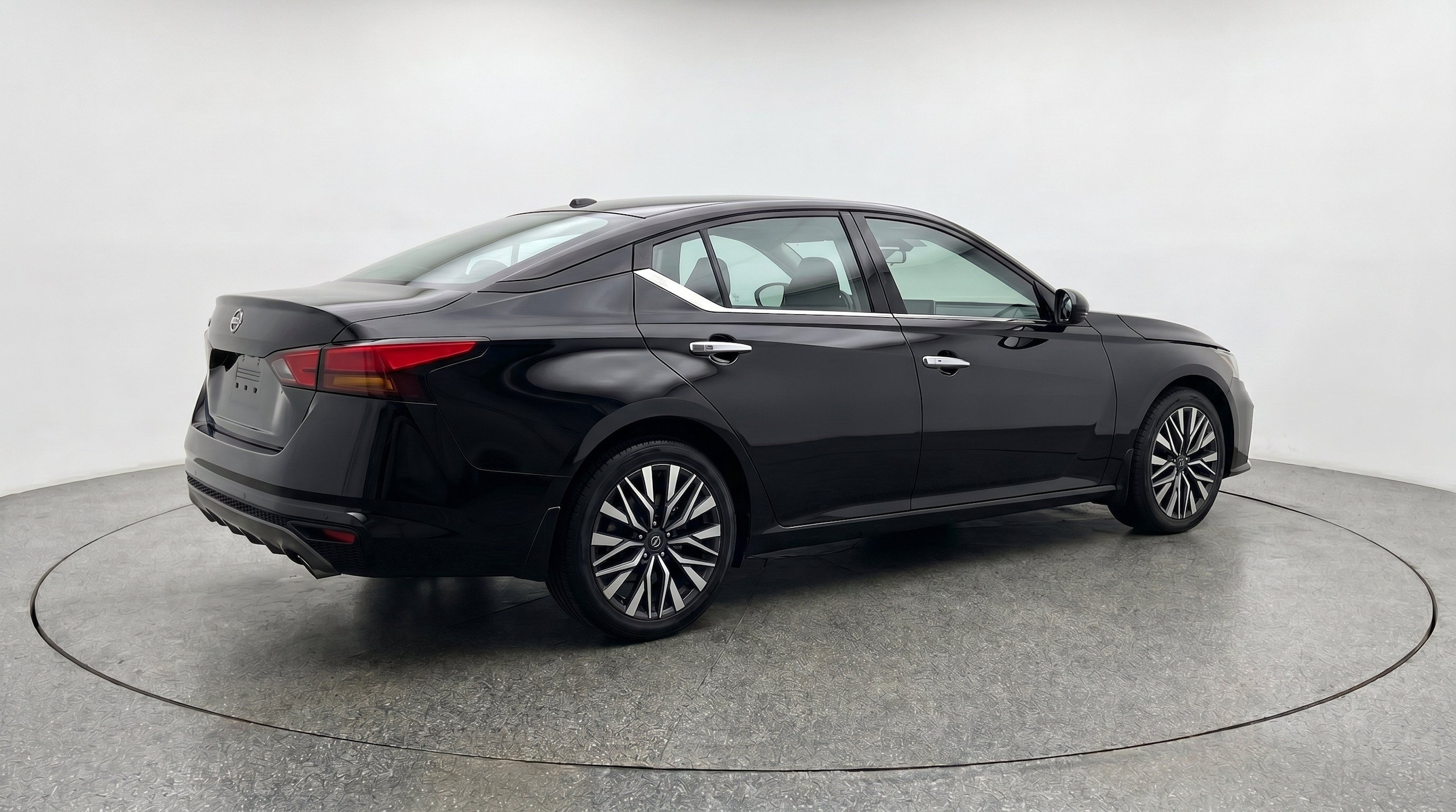 2025 Nissan Altima SV - Photo 9