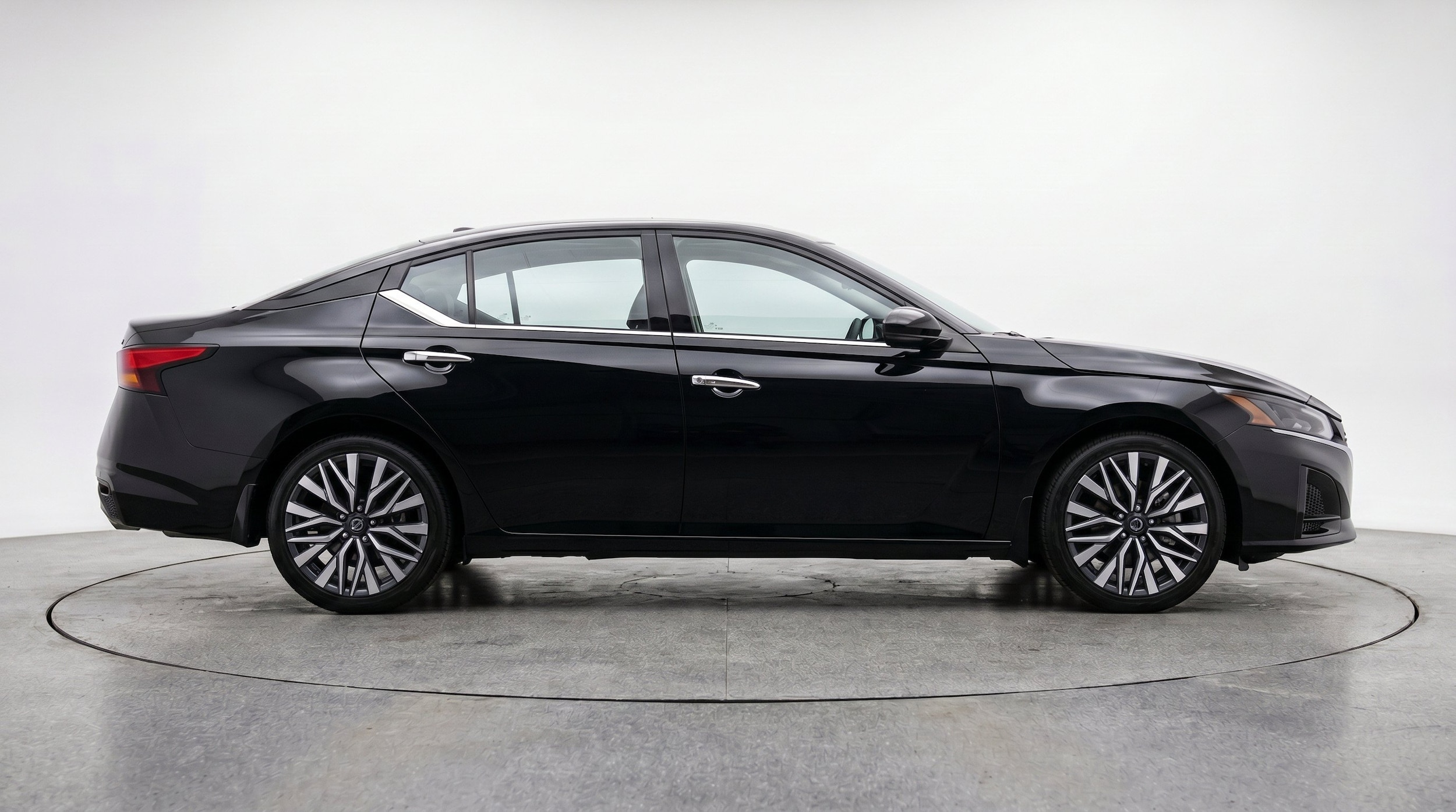 2025 Nissan Altima SV - Photo 11