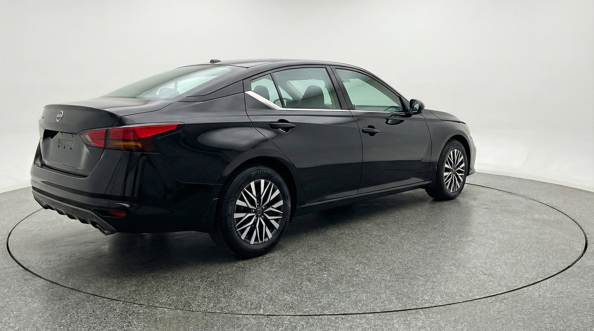 Thumbnail: 2025 Nissan Altima - 9