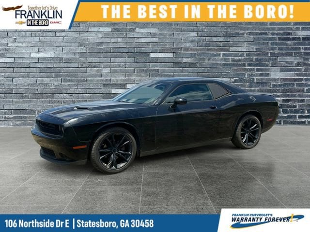 2016 Dodge Challenger SXT's photo