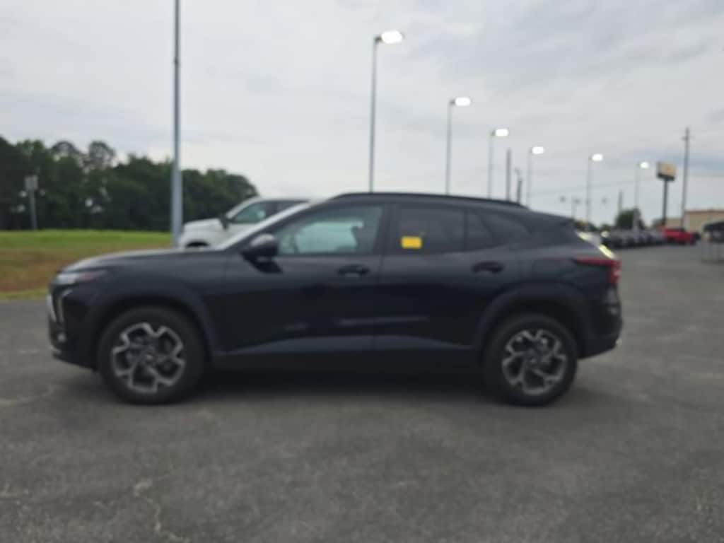 Used 2025 Chevrolet Trax LT SUV