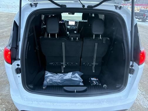 2026 Chrysler Voyager LX - Photo 6