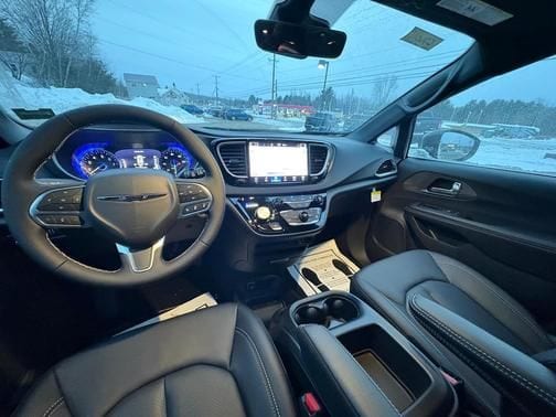 2026 Chrysler Voyager LX - Photo 16