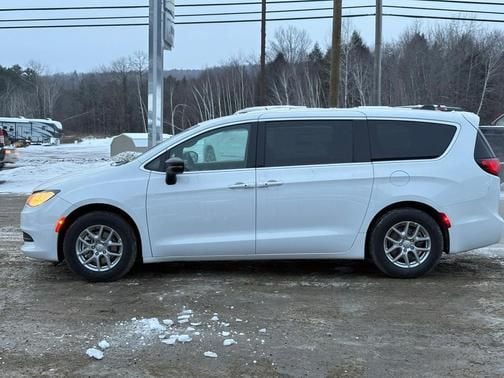 2026 Chrysler Voyager LX - Photo 8