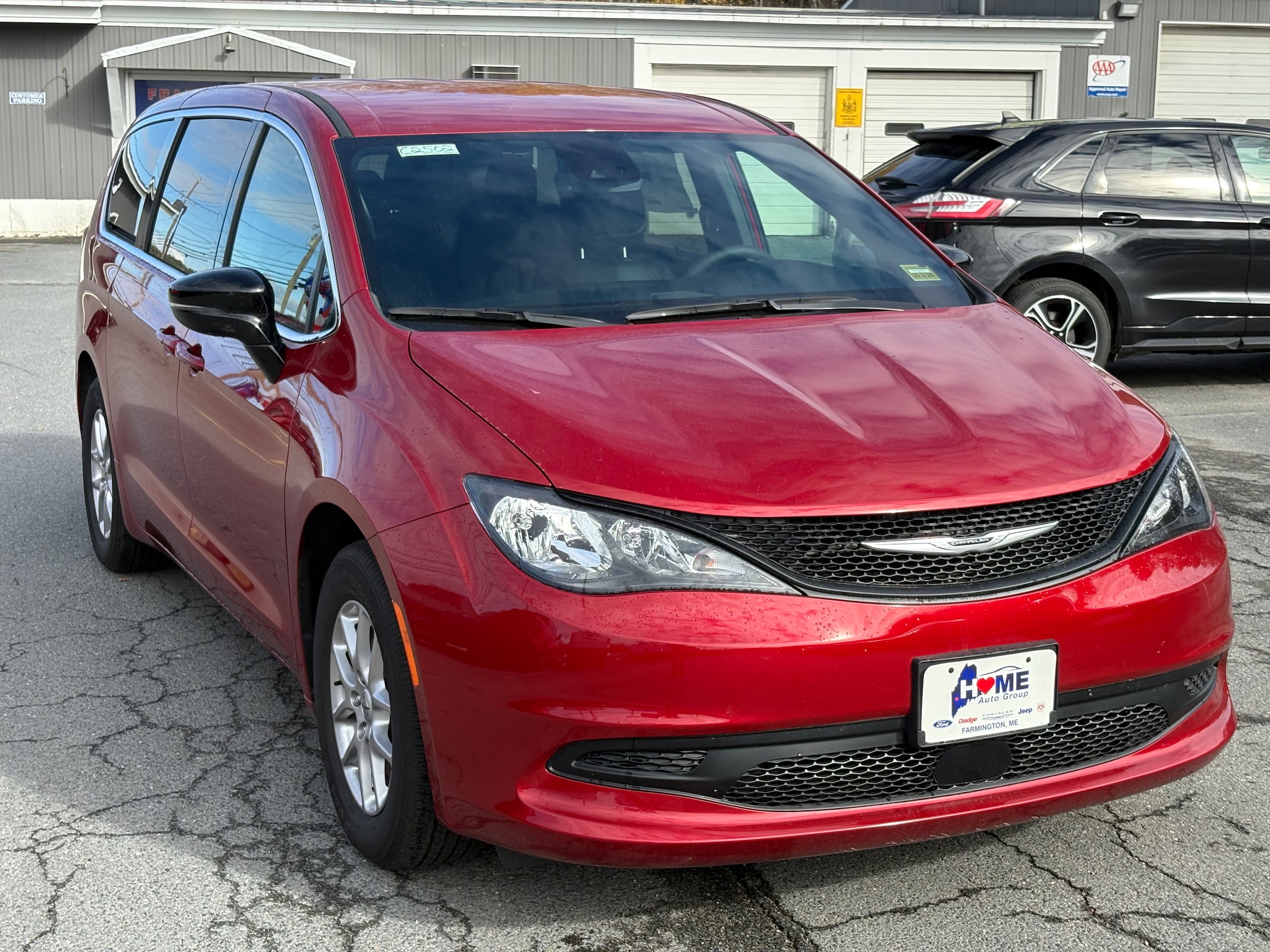 2025 Chrysler Voyager LX