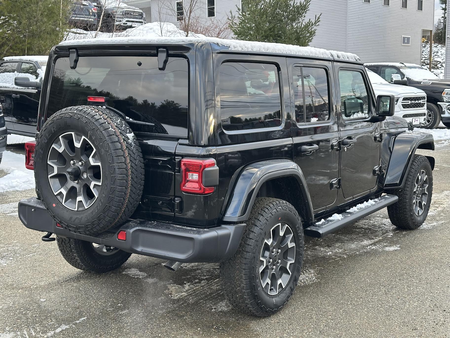 2025 Jeep Wrangler Sahara photo 4