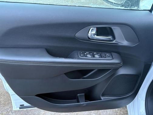 2026 Chrysler Voyager LX - Photo 12