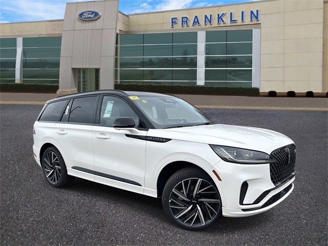 2026 Lincoln Aviator Black Label's photo