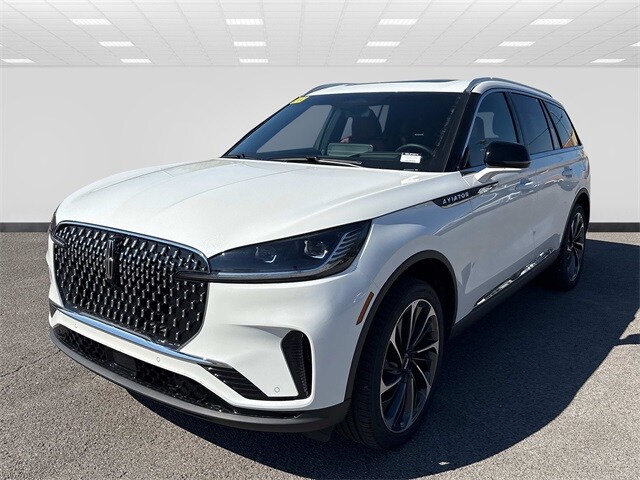2025 Lincoln Aviator Reserve photo 3