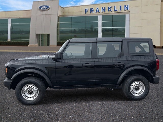 2025 Ford Bronco Base photo 3