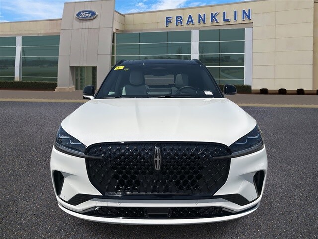 2025 Lincoln Aviator Black Label photo 2