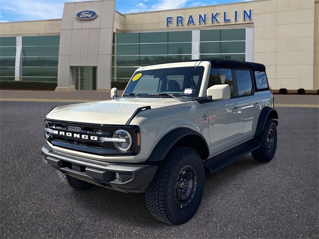 2025 Ford Bronco Outer Banks photo 3