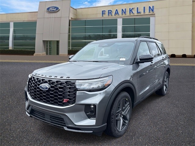 2025 Ford Explorer ST photo 3