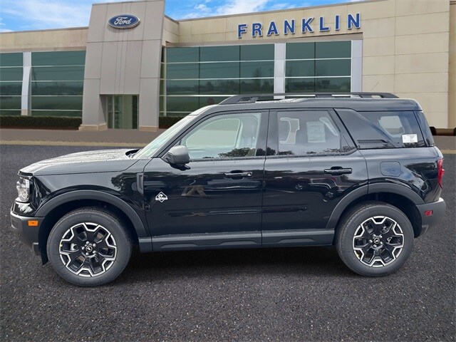 2025 Ford Bronco Sport Outer Banks photo 2