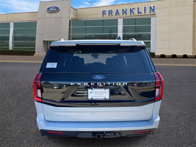 2025 Ford Expedition photo 3