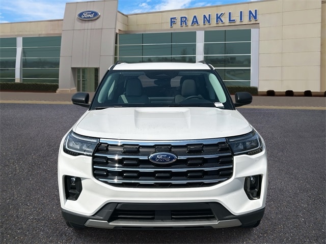 2025 Ford Explorer photo 2