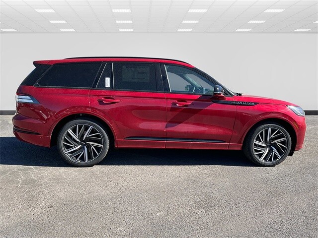 2025 Lincoln Aviator Black Label photo 2