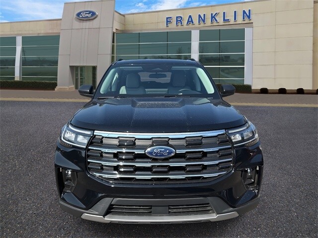 2025 Ford Explorer photo 2