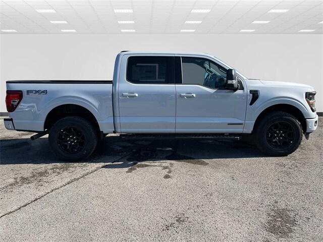 2025 Ford F-150 XLT photo 2