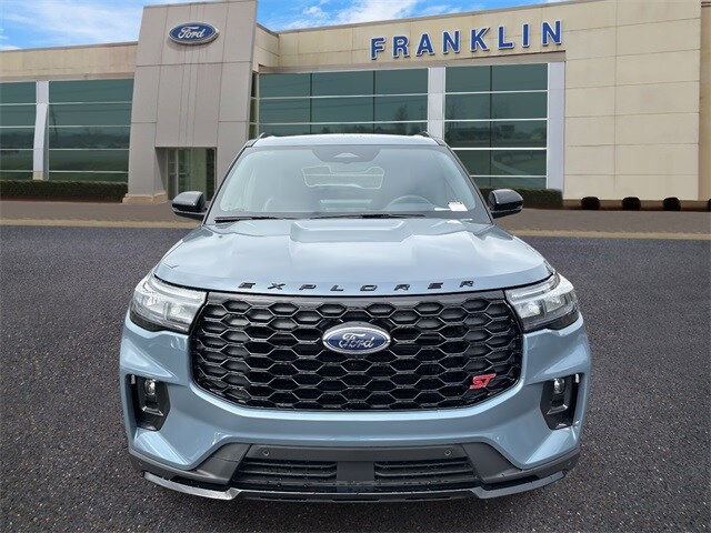2025 Ford Explorer ST photo 2