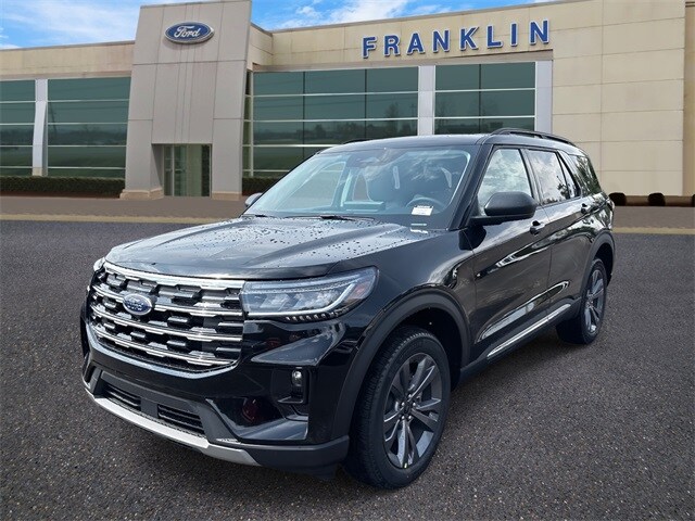 2025 Ford Explorer photo 2