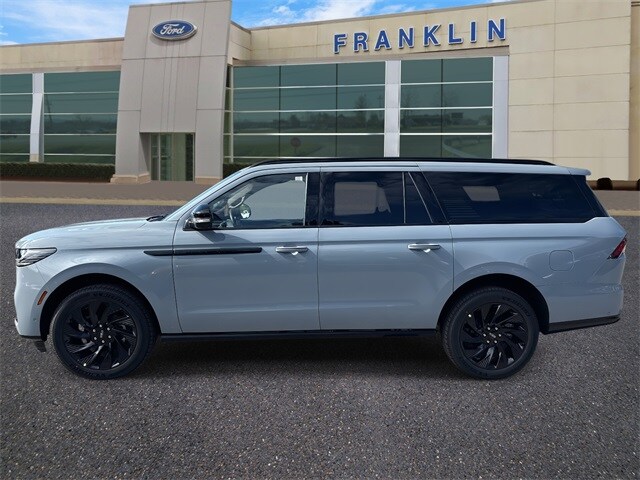 2025 Lincoln Navigator L Reserve photo 3