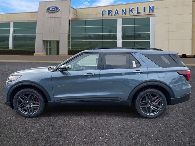 2025 Ford Explorer ST photo 4