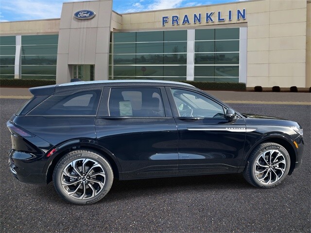 2026 Lincoln Nautilus Reserve photo 2