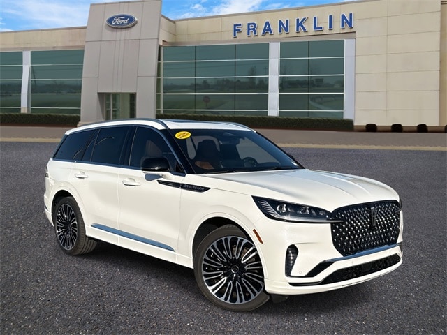 2025 Lincoln Aviator Black Label's photo