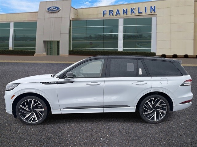 2025 Lincoln Aviator Black Label photo 4