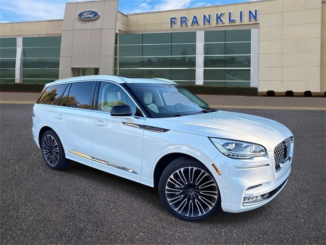 2023 Lincoln Aviator Black Label's photo