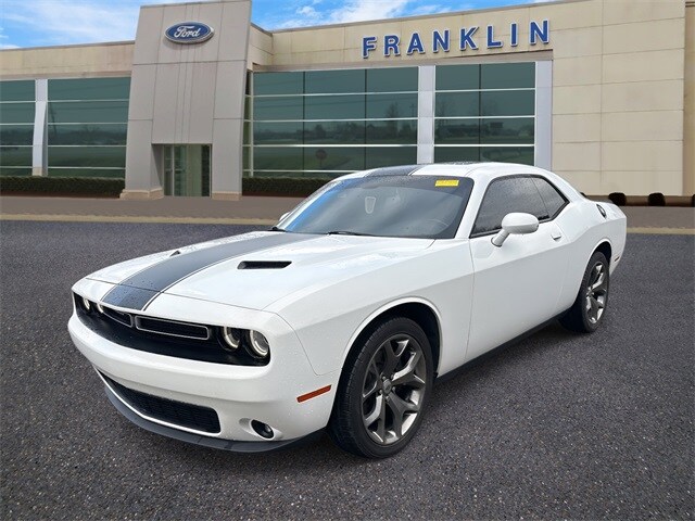 2017 Dodge Challenger SXT photo 3