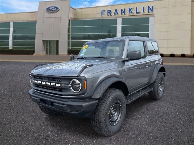 2025 Ford Bronco Base photo 3