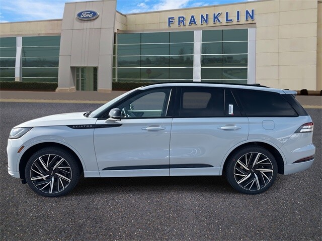 2025 Lincoln Aviator Black Label photo 4