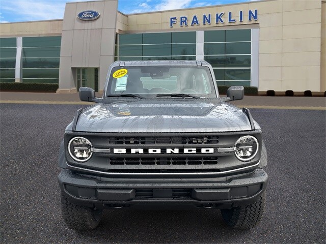 2025 Ford Bronco Base photo 2