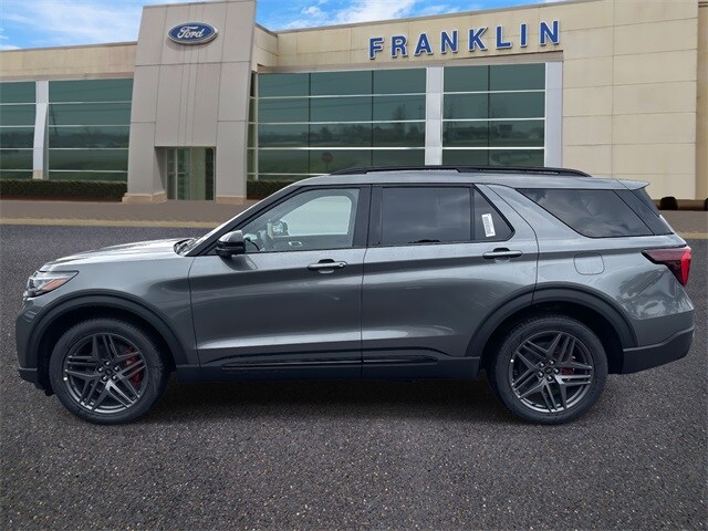 2025 Ford Explorer ST photo 4