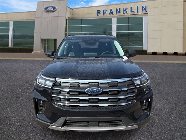 2025 Ford Explorer photo 2