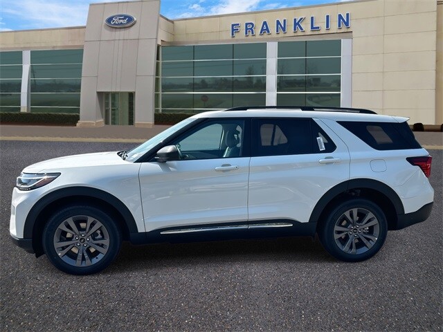 2025 Ford Explorer photo 4