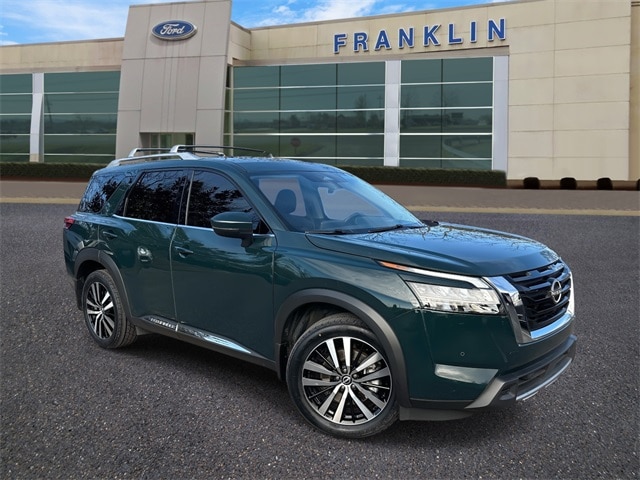2024 Nissan Pathfinder Platinum's photo