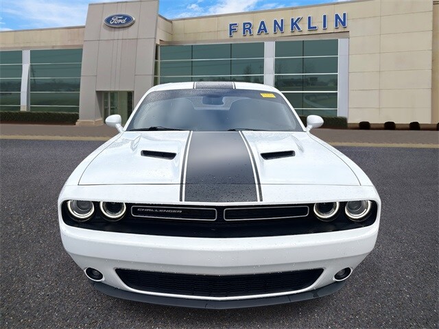 2017 Dodge Challenger SXT photo 2