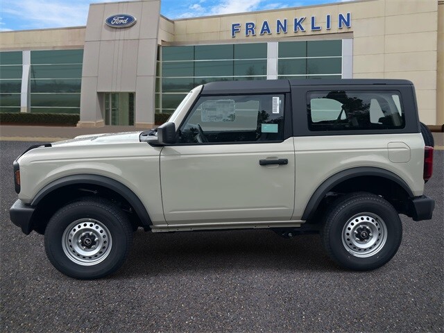 2025 Ford Bronco Base photo 4