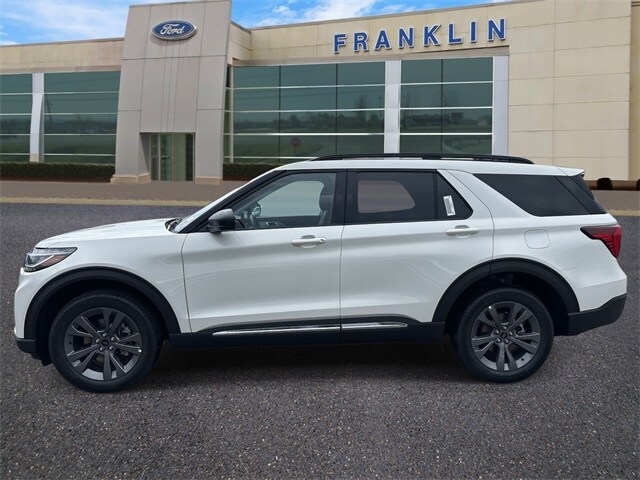 2025 Ford Explorer photo 2