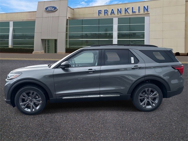 2025 Ford Explorer photo 3