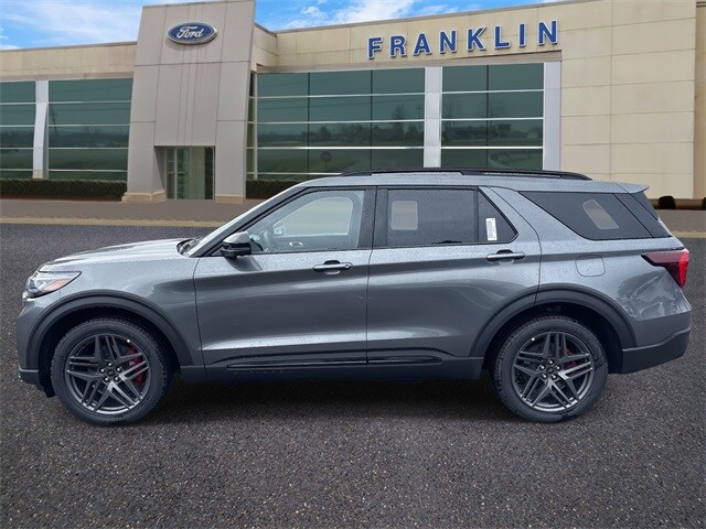 2025 Ford Explorer ST photo 4