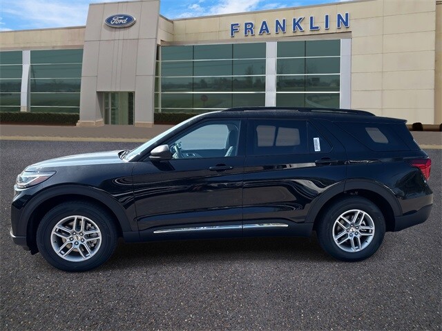 2025 Ford Explorer photo 4