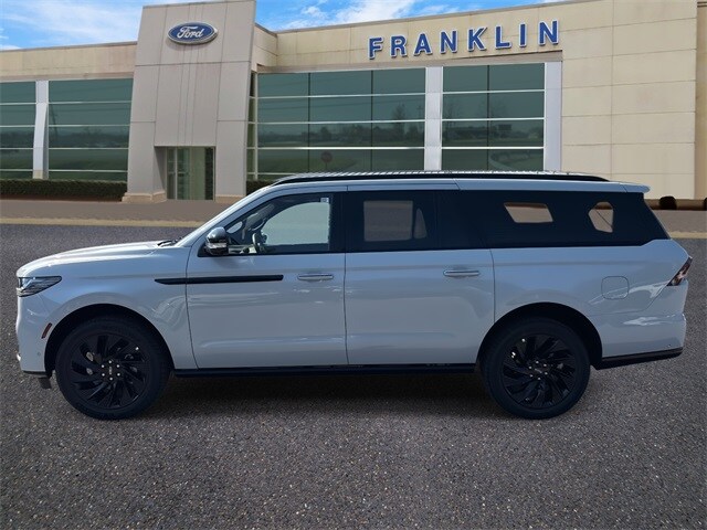 2025 Lincoln Navigator L Reserve photo 3